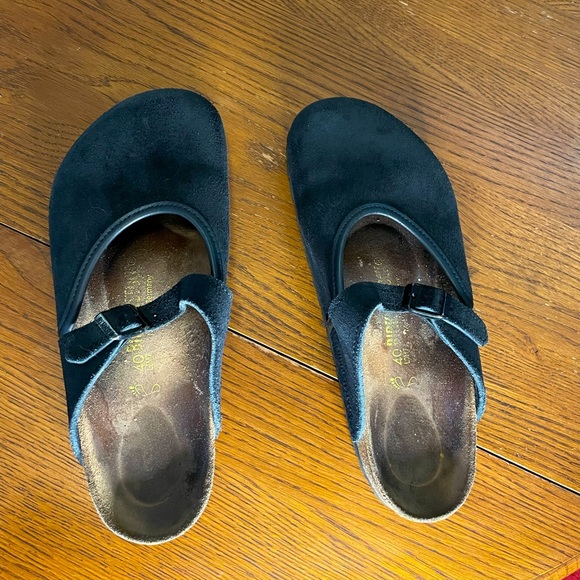 Birkenstock Shoes - Gently used Birkenstock closed toe sandals US:9